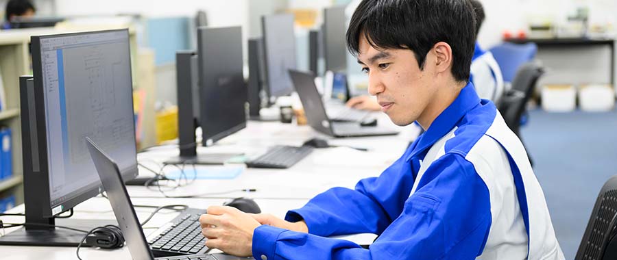 近い場所にいる社員同士で連携しながら仕事を進められる